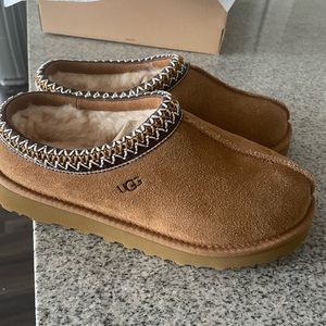 Brand new UGG Tasman Women’s size 8! NEVER WORN, on back order from Ugg